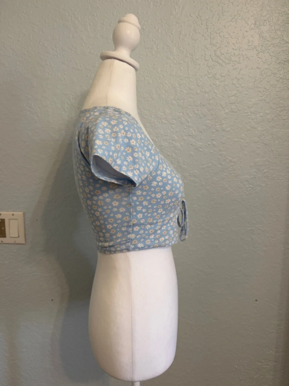 Aeropostale Light Blue Daisy Ruched Crop Top